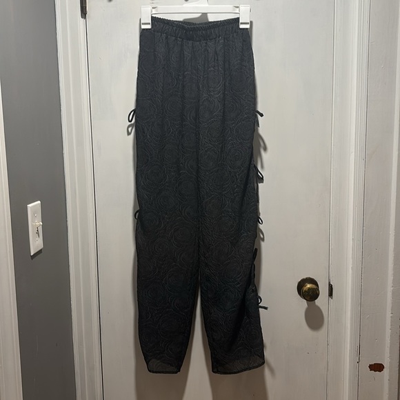 ‼️LISA SAYS GAH pants‼️ - Picture 2 of 9